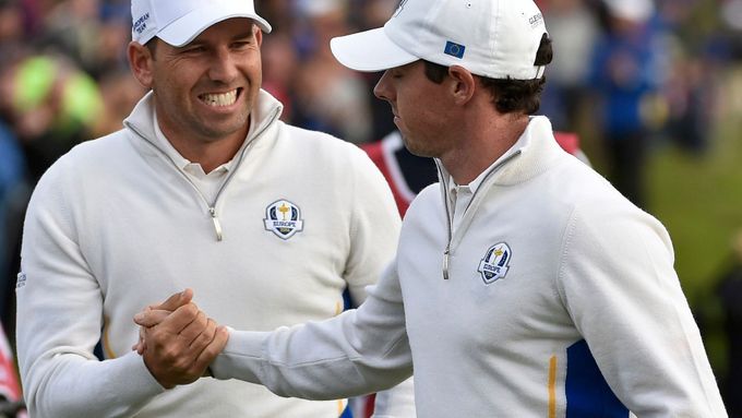 Golfisté Evropy Sergio García a Rory McIlroy mají důvod k úsměvu