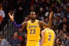 James i Ball dosáhli při výhře Lakers na triple double