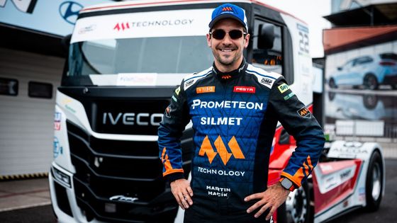 Dakarský vítěz Martin Macík mladší při premiéře na okruhu v Mostě