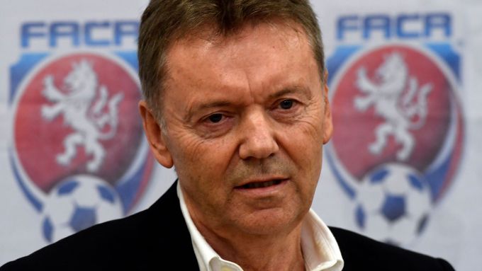 Roman Berbr v pondělí naznačil že by mohl sám kandidovat na pozici předsedy Fotbalové asociace ČR. A spustil se rachot