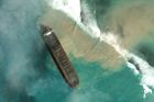 Foto: Když voda zčerná. Ropná skvrna ničí panenské pláže a tyrkysové moře Mauricia