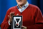 Šéf Microsoft Steve Ballmer představil malý tablet, multidotekové zařízení bez klávesnice. Ten funguje s operačním systémem Windows 7 a umí třeba rozpoznávat psané písmo.