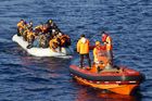 Ztroskotala u Itálie další loď? Viděli jsme potopení plavidla s 400 lidmi na palubě, tvrdí uprchlíci