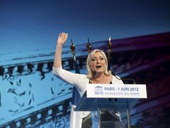 Vůdkyní francouzské pravice se hodlá stát i šéfka Národní fronty Marine Le Penová.