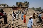 Dálkově odpáledná bomba zabila v Pákistánu 10 lidí