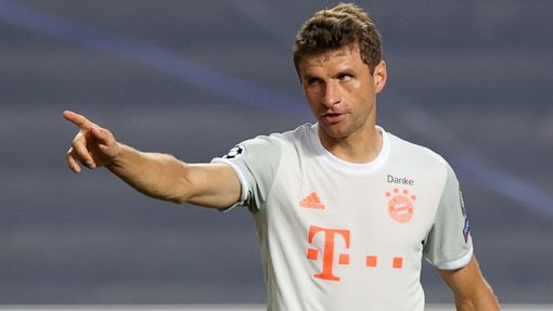 Thomas Müller slaví gól ve čtvrtfinále LM Barcelona - Bayern