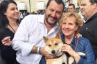 Matteo Salvini se svými příznivci.