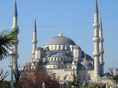 Do modré mešity v Istanbulu bude mít svatostánek vznikající v Kolíně nad Rýnem daleko, již teď je ale odpůrcům islámu trnem v oku