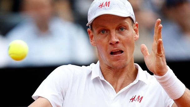 Tomáš Berdych při vítězném duelu s Djokovičem v Římě