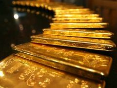Řada jednokilových prutů zlata v dubajském trezoru.
