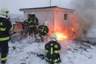 Tragický požár v Jirkově. V paneláku zemřeli dva lidé, sedm se nadýchalo kouře