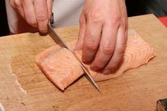V Nizozemsku zemřeli dva lidé na salmonelu z lososa