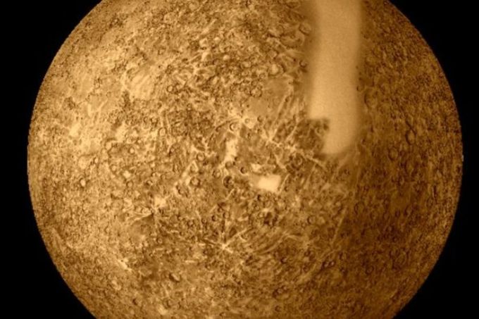 Takto viděl Merkur Mariner 10 před 33 lety.