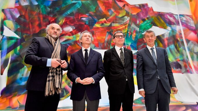 Zleva jsou ředitel Národní galerie Jiří Fajt, ředitel Centre Pompidou Bernard Blistène, prezident téže instituce Serge Lasvignes a premiér Andrej Babiš.