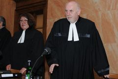 Dva ústavní soudci chtěli Melčáka rovnou odmítnout