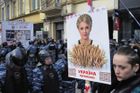 Vězněnou matku týrají, řekla v Senátu dcera Tymošenkové