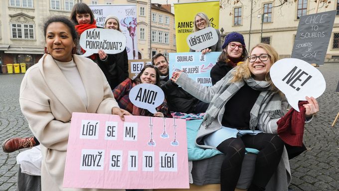 Sex bez souhlasu je zločin. Organizace v Česku usilují o změnu definice znásilnění