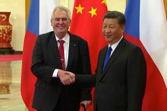 Čínský vlk nažraný, EU koza spokojeně mečí, 70 Číňanů pláče, Kellner se raduje