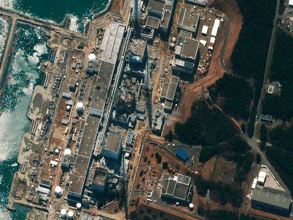 Satelitní snímek poničené elektrárny Fukušima z roku 2011.