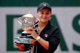 Ashleigh Bartyová slaví vítězství ve French Open 2019