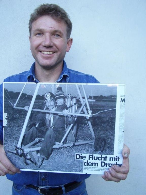 Josef Hlavatý s archivní fotkou z rakouského časopisu