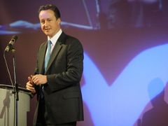 Euroskeptiky v řadách ODS přijel podpořit šéf britských konzervativců David Cameron