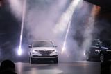 Škoda představila nové malé SUV Karoq ve Stockholmu.