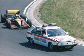 Zapomenutá hvězda socialistických závodů. Český Narex pomáhal v F1, teď dostal knihu