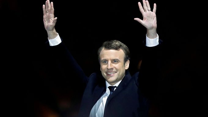 Pokud nedojde k ekonomickému obratu, tak má prezident Emmanuel Macron pro svůj reformní program lepší pozici než jeho předchůdci, říká politolog.