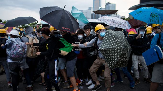 Střety demonstrantů s policisty v Hongkongu. Ilustrační foto