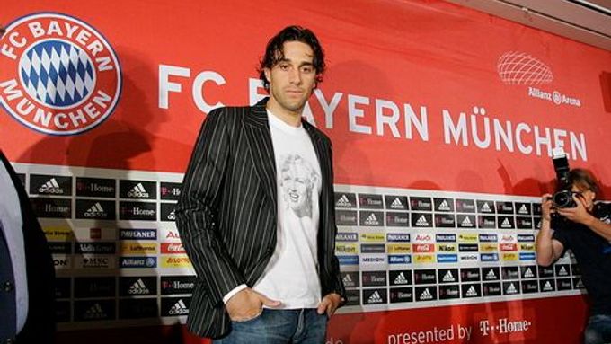 Střelec Bayernu Luca Toni.