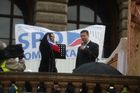 Stojíme za prezidentem a nechceme uprchlíky: Okamurovo hnutí půjde do krajských voleb se Zemanovci