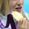 Litevská plavkyně Ruta Meilutyteová se zlatou medailí na OH v Londýně 2012