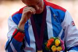Zlatou medaili slavil slzami také britský dálkař Greg Rutherford.