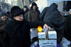 Ukrajinci opět protestují, v ulicích je 70 tisíc lidí