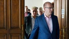 Online: Vítězem jsou lidovci, neuspěly ČSSD ani ANO. Přišlo nejméně lidí v historii