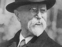 Tomáš Garrigue Masaryk u nás za první republiky odstartoval až nekritické uctívání hlavy státu. 