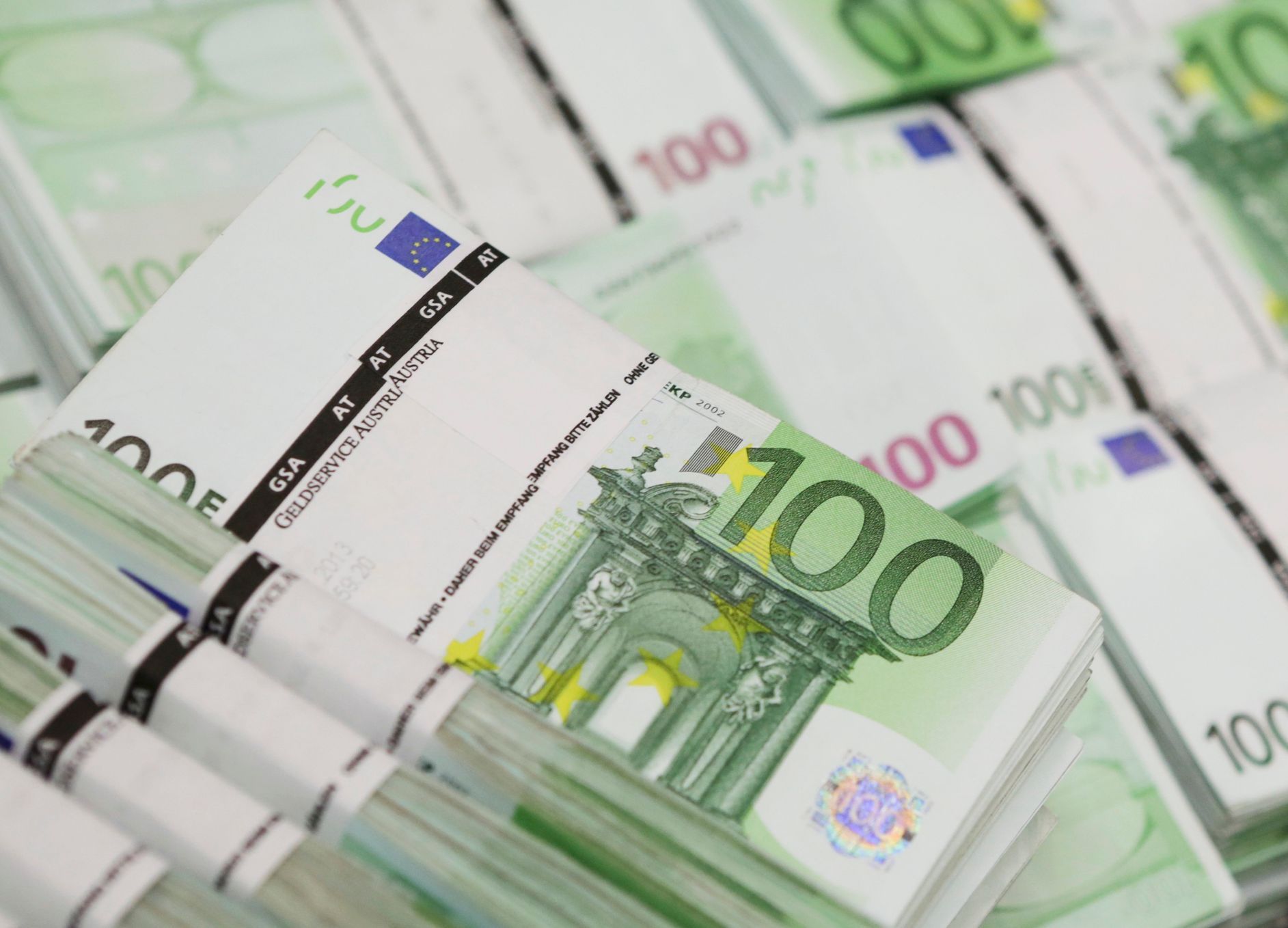 Euro peníze bankovky eurozóna