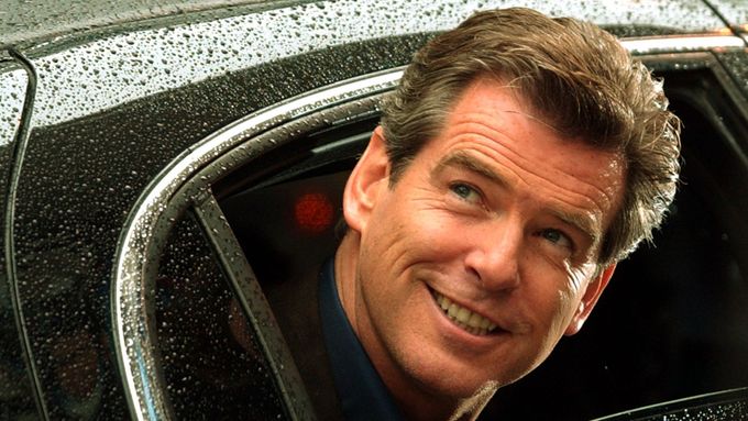 Pierce Brosnan v roce 2002, kdy Bonda naposledy ztvárnil ve filmu Dnes neumírej.