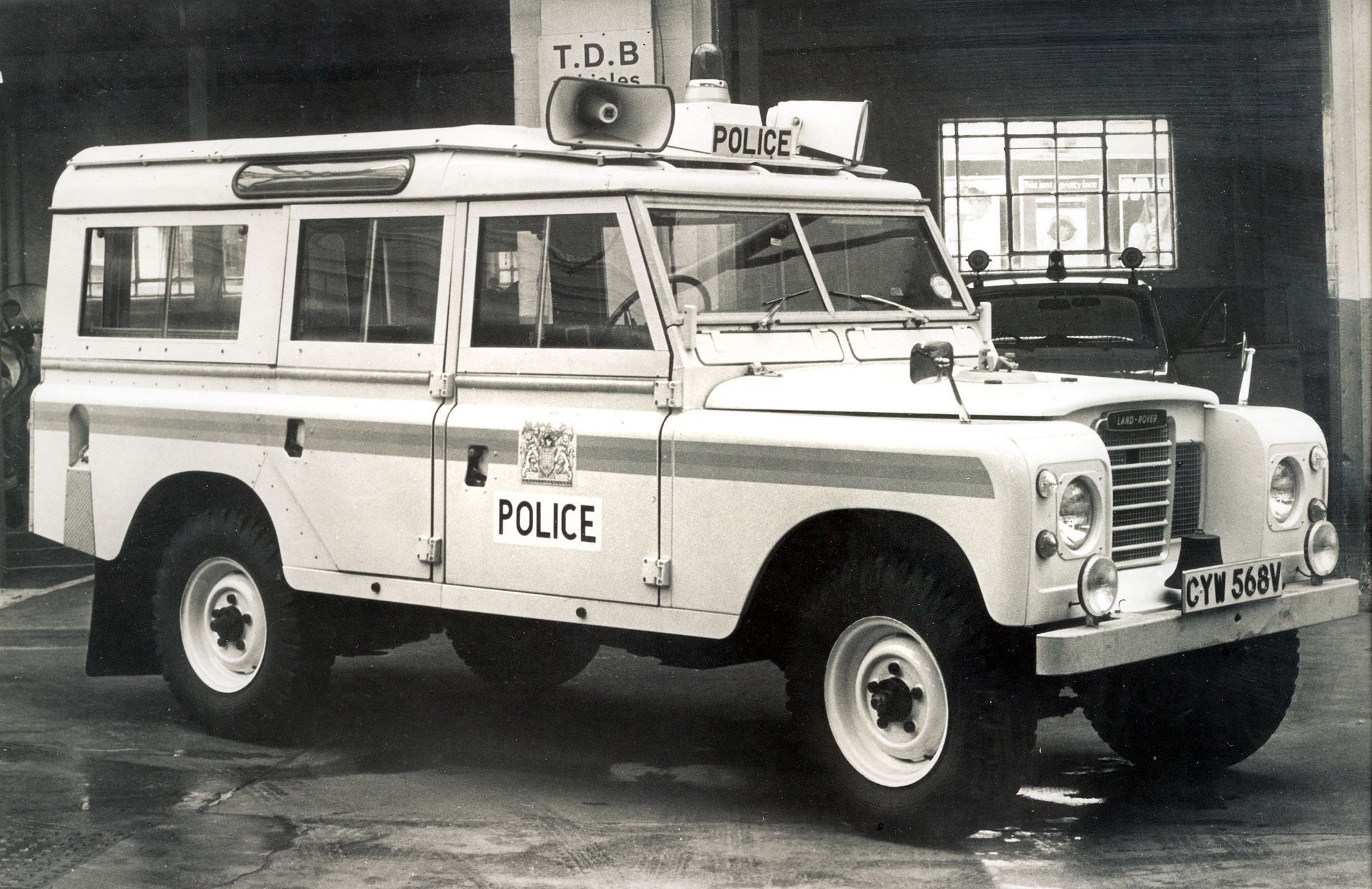 Land Rover Defender - 24 lr_heritage_series_iii_109in_police_1983
