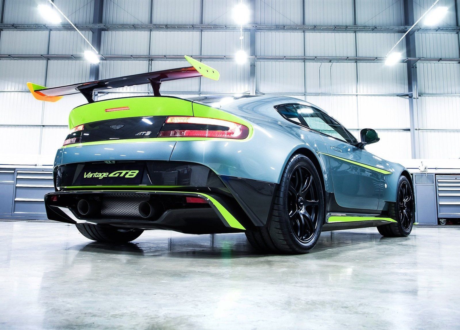 Aston Martin Vantage GT8