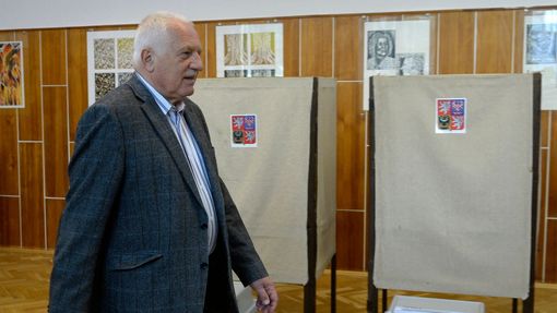 Václav Klaus u komunálních voleb 2014 v pražských Kobylisích.