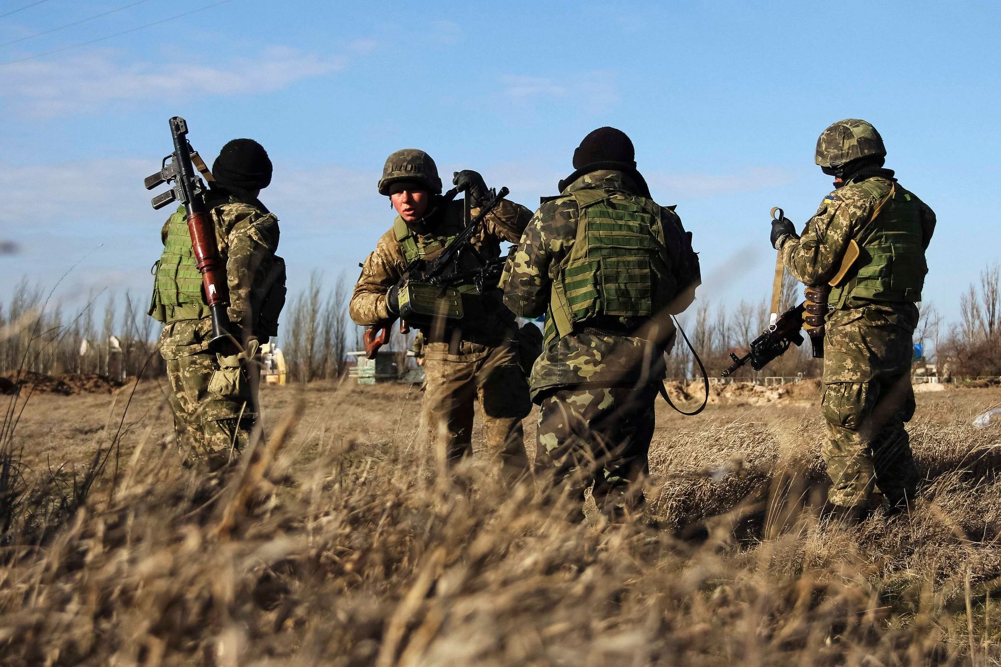 Ukrajinští vojáci na stráži v Cherkovské oblasti sousedící s Krymem