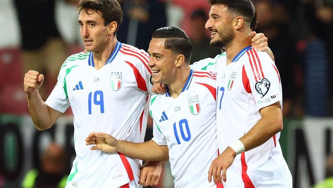 Gólová radost italských fotbalistů v utkání kvalifikace o postup na MS 2026 proti Izraeli