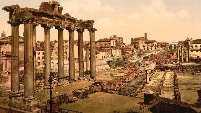 Dávný fotoprůvodce Římem. Jak vypadalo před 120 lety Koloseum či fontána di Trevi?