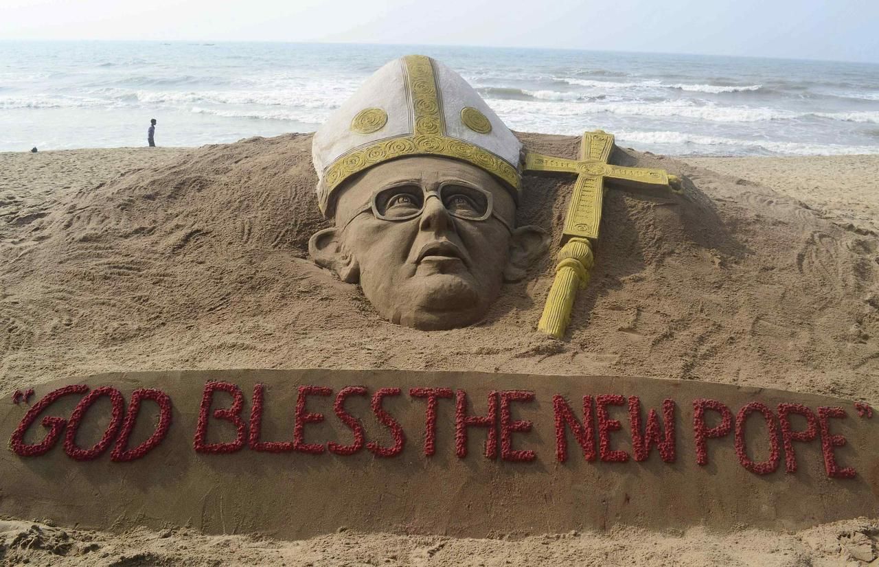 Nový papež František - socha z písku
