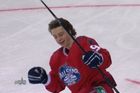Video: Neuvěřitelný nájezd předvedl v zápase hvězd KHL Gusev, brankář jen pokrčil rameny