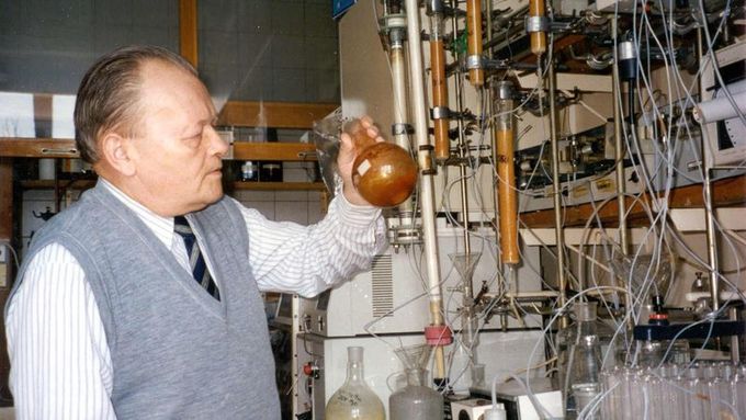 Chemik Antonín Holý.