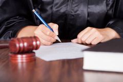 Řetězce mohly „přeúčtovat“ pokutu dodavatelům, potvrdil soud