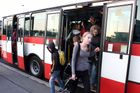 První čísla z Prahy: Metrobusy se zpožďují i o 20 minut